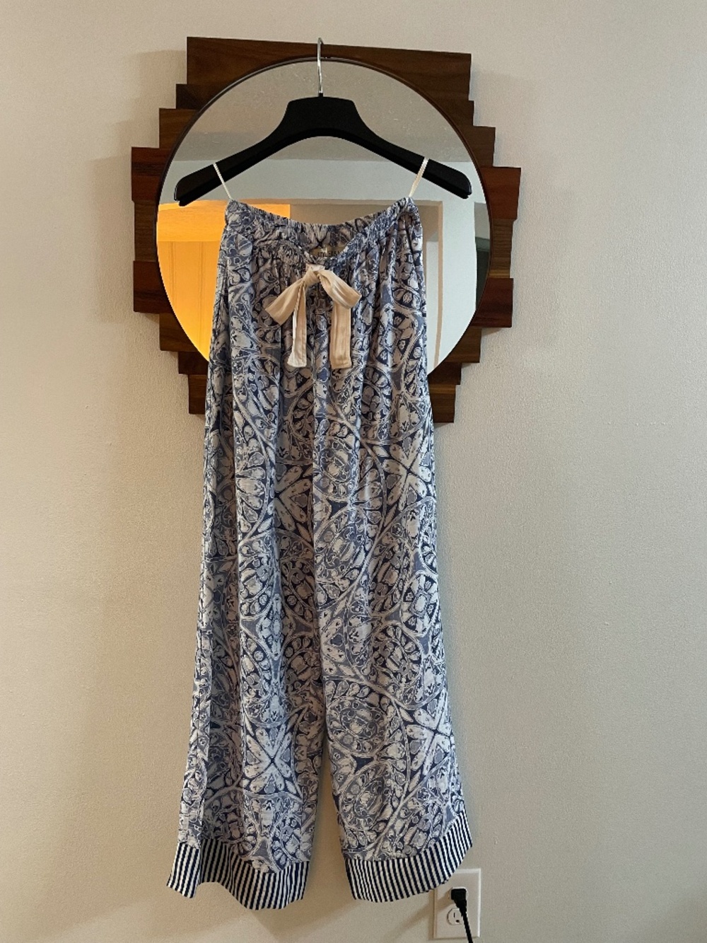 Style USA Blue and White Patterned Wide-Leg Pants
